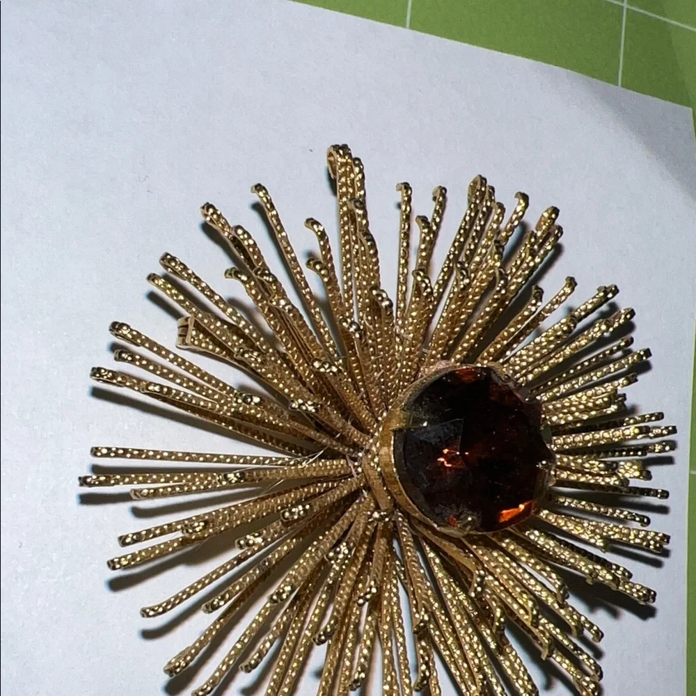 Sarah Coventry Gold and Brown Starburst Brooch - Picture 3 of 6